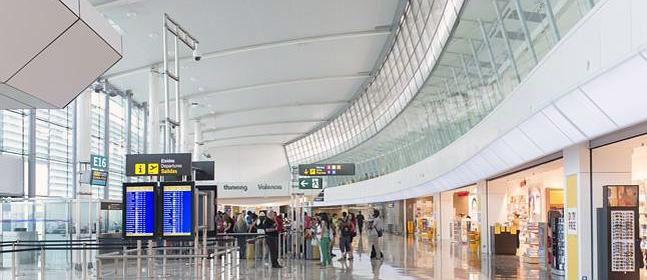 Hall de llegadas del Aeropuerto de Valencia
